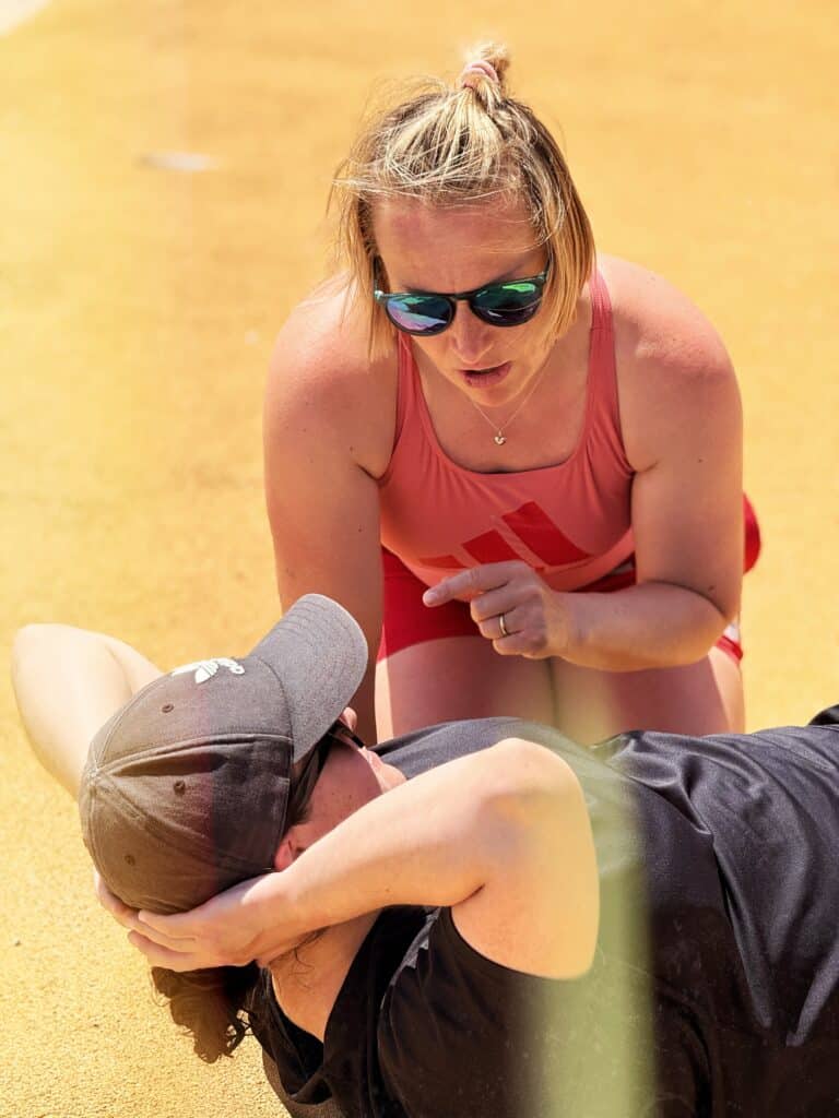 Physiotherapeutin Elli Holzinger beim CoolDown