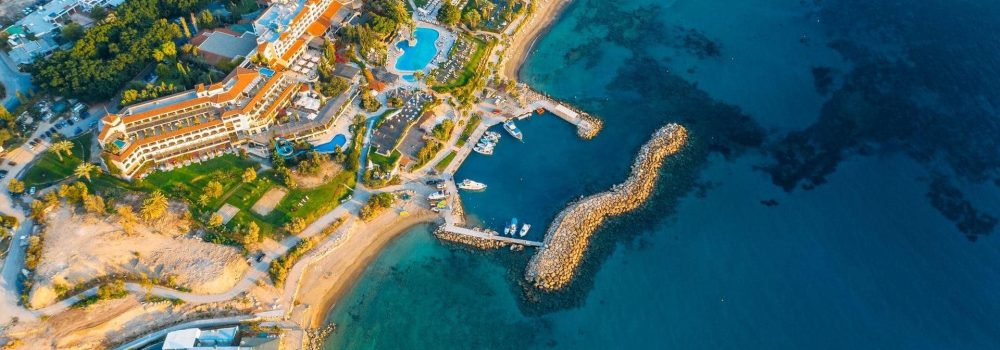 swim-coach_coral-beach-camp-Resort-564678